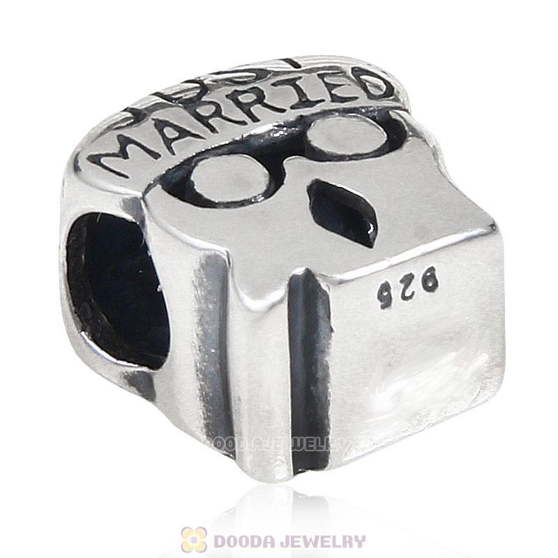 925 Sterling Silver Couple Holding Just Married Banner Charm Bead