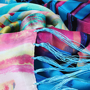 The detailed picture of Long Fringed Silk Scarves Silk Scarf Painting 